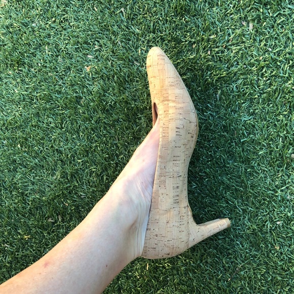 Gorgeous ladies Stuart Weitzman pumps in cork size 10 - Picture 2 of 8